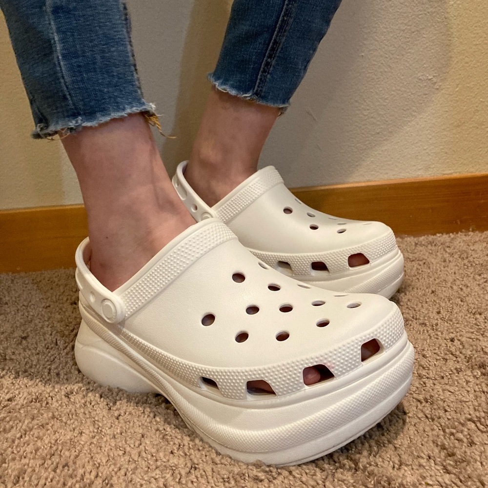 Crocs White Classic Bae Platform Clogs Women’s Size 8 - includes 28 Charms